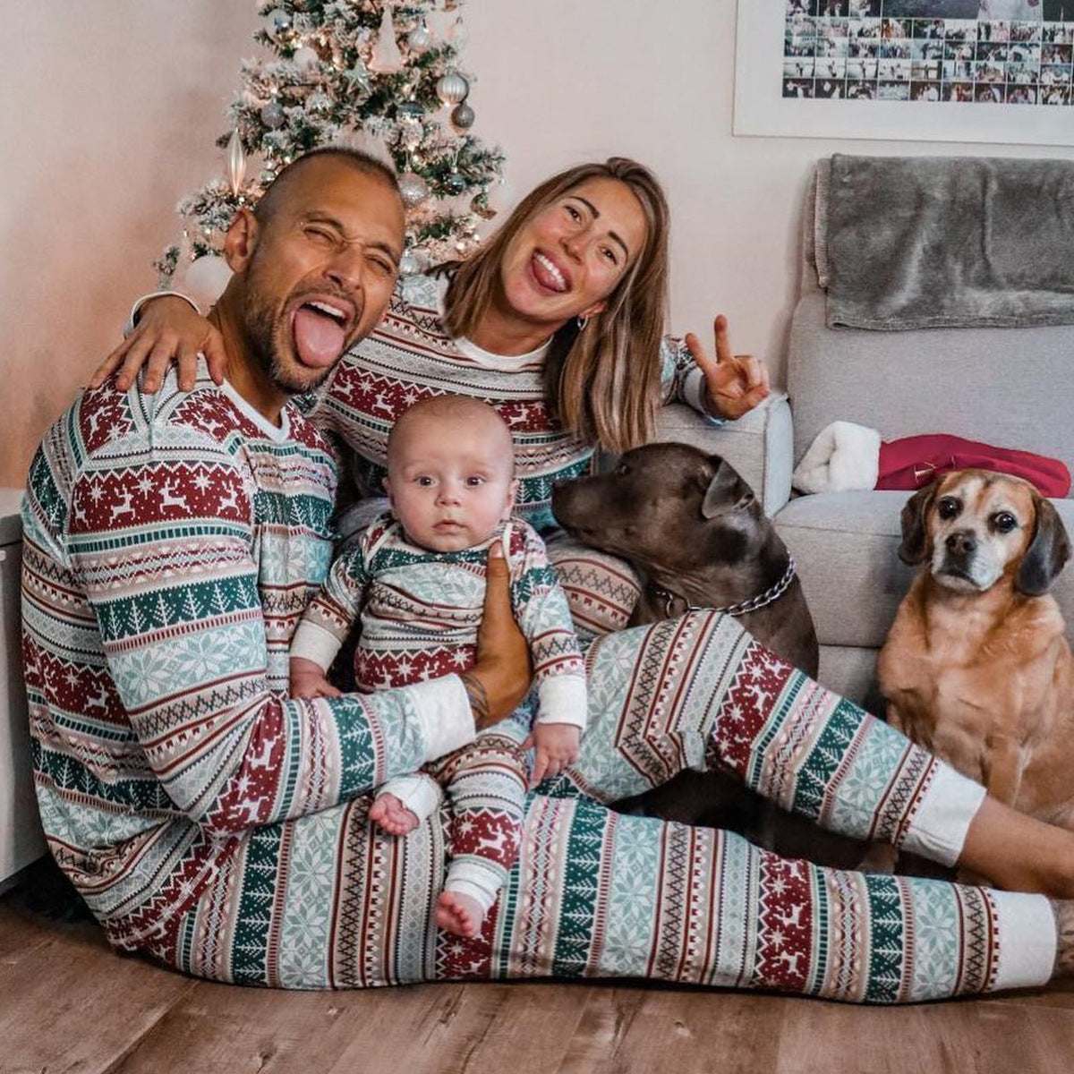 2024 Family Christmas Matching Pajamas Set Xmas Adult Kids Mother And Daughter Father Son Sleepwear Baby Family Look Outfits EHAD +
